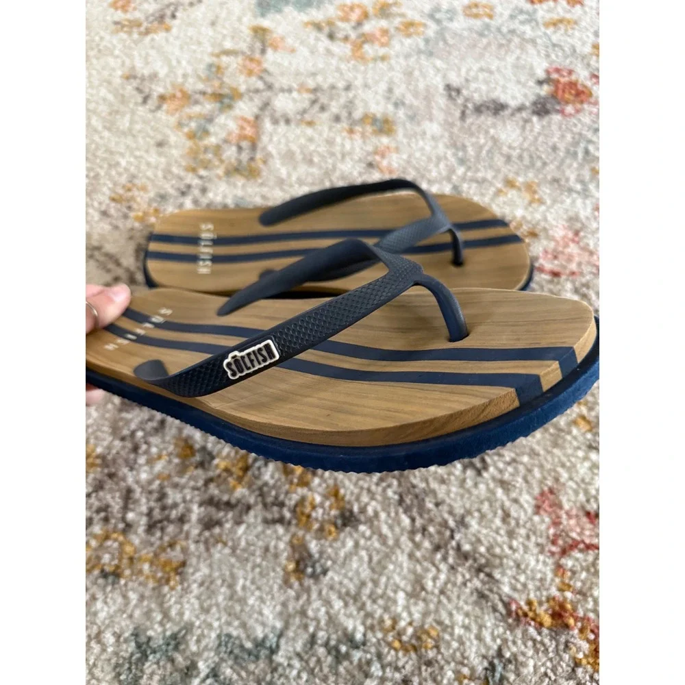 Solfish Mens Flip Flop Sandals Navy Blue Striped Wood Grain Print Size L 11-12